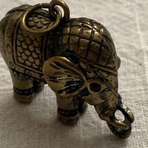New Antiqued Alloy Elephant Charm Pendant
